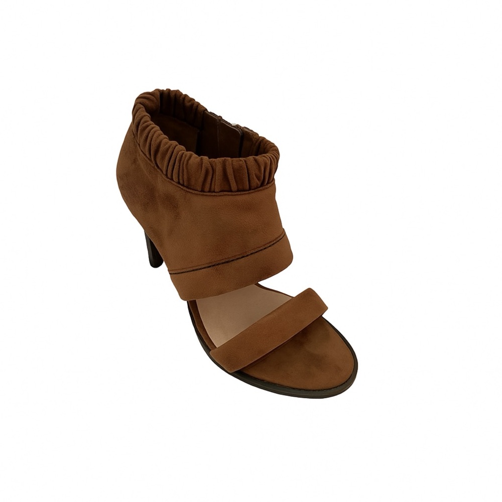 NIB Mi.iM Faux Suede Taupe Peeptoe Heels